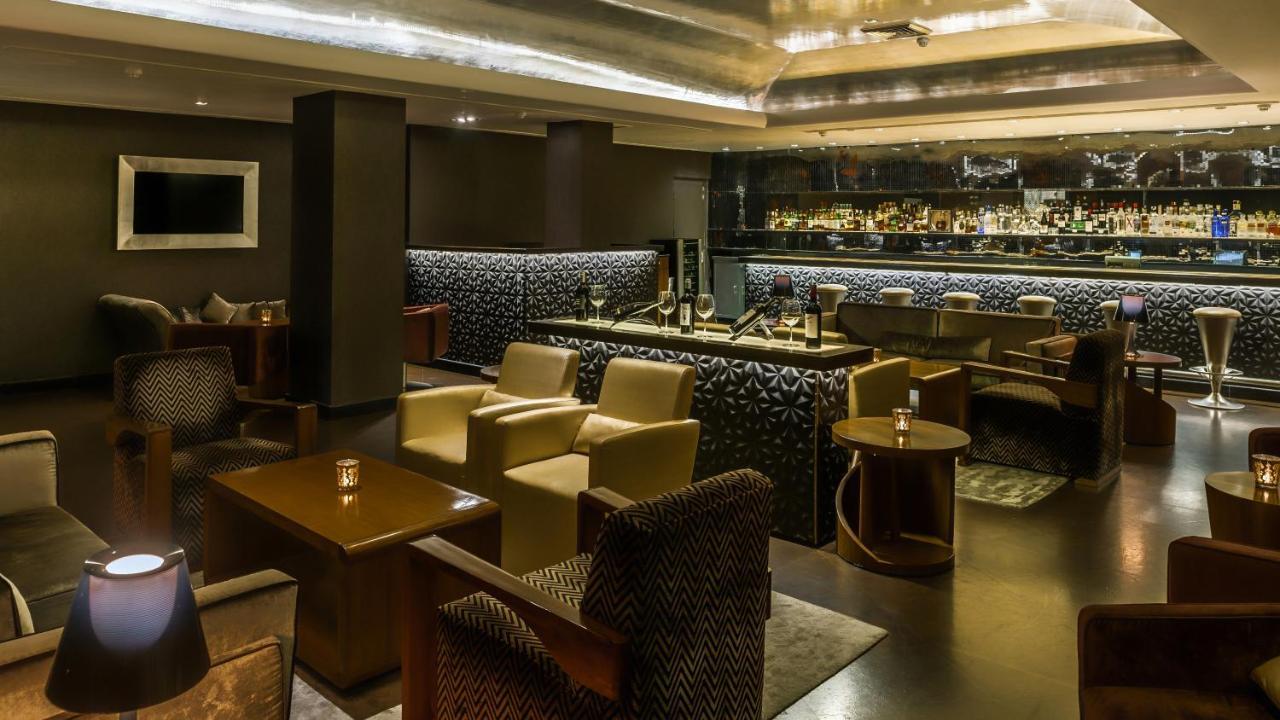Hotel The Claridges Nowe Delhi Zewnętrze zdjęcie The bar at the Concourse Lounge