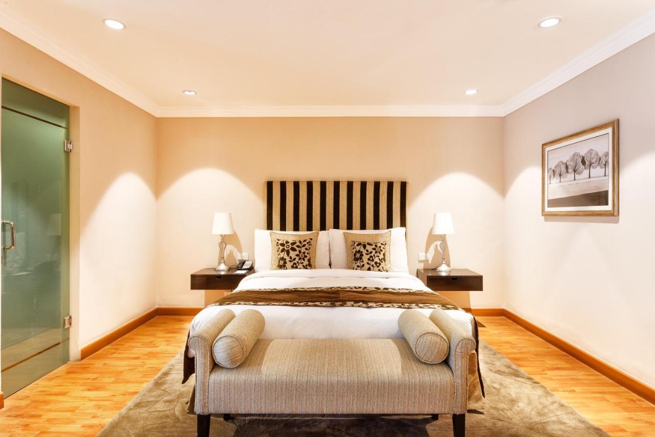 Hotel The Claridges Nowe Delhi Zewnętrze zdjęcie A bedroom at the Taj Mahal Palace