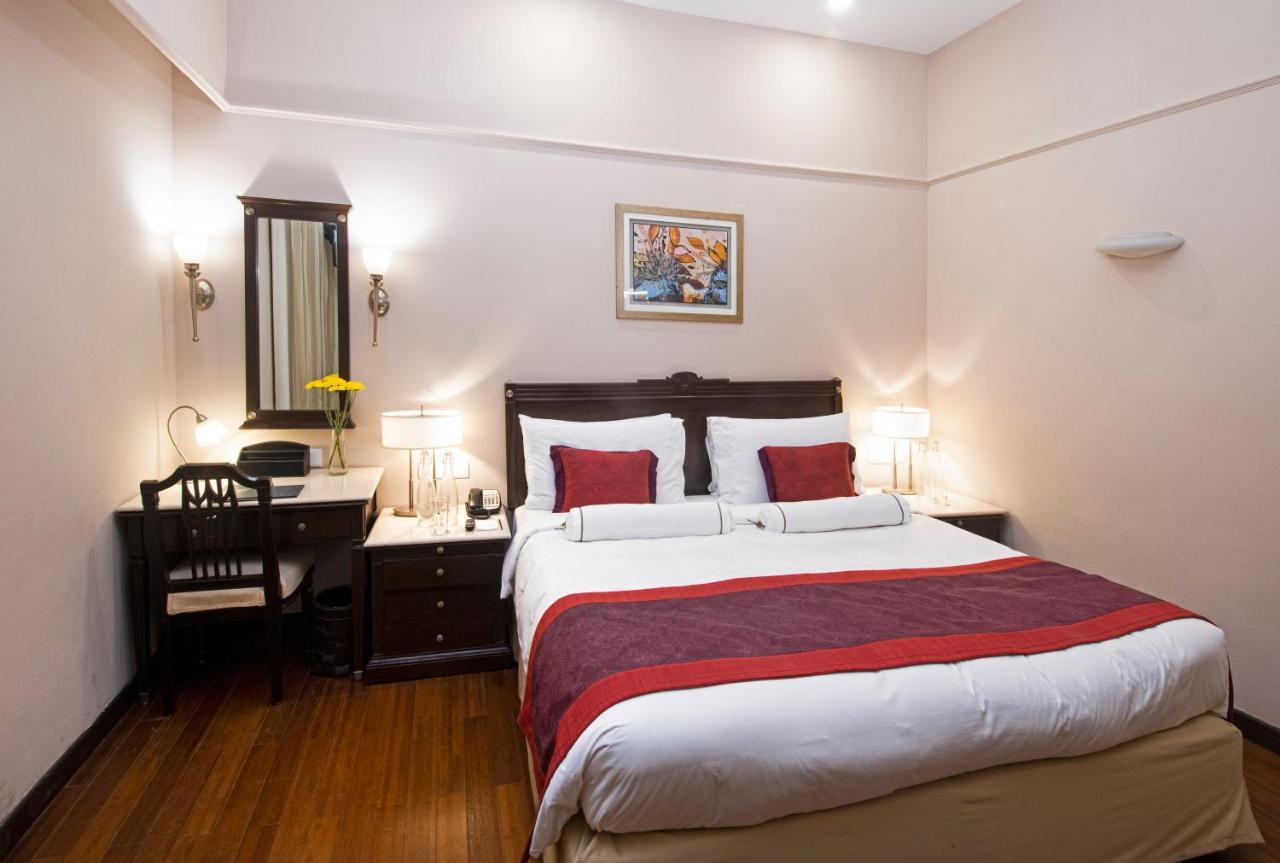 Hotel The Claridges Nowe Delhi Zewnętrze zdjęcie A room at the hotel