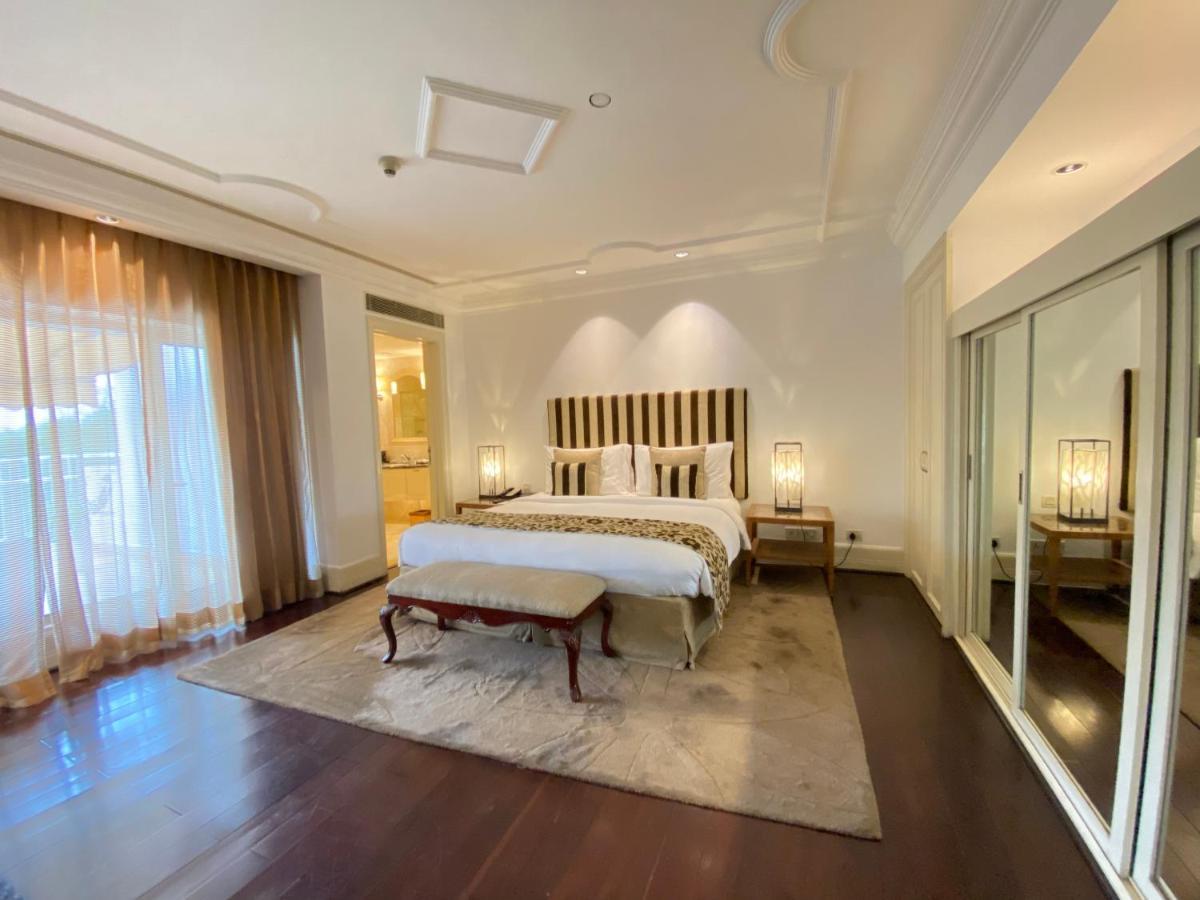Hotel The Claridges Nowe Delhi Zewnętrze zdjęcie A bedroom at the Taj Bengal