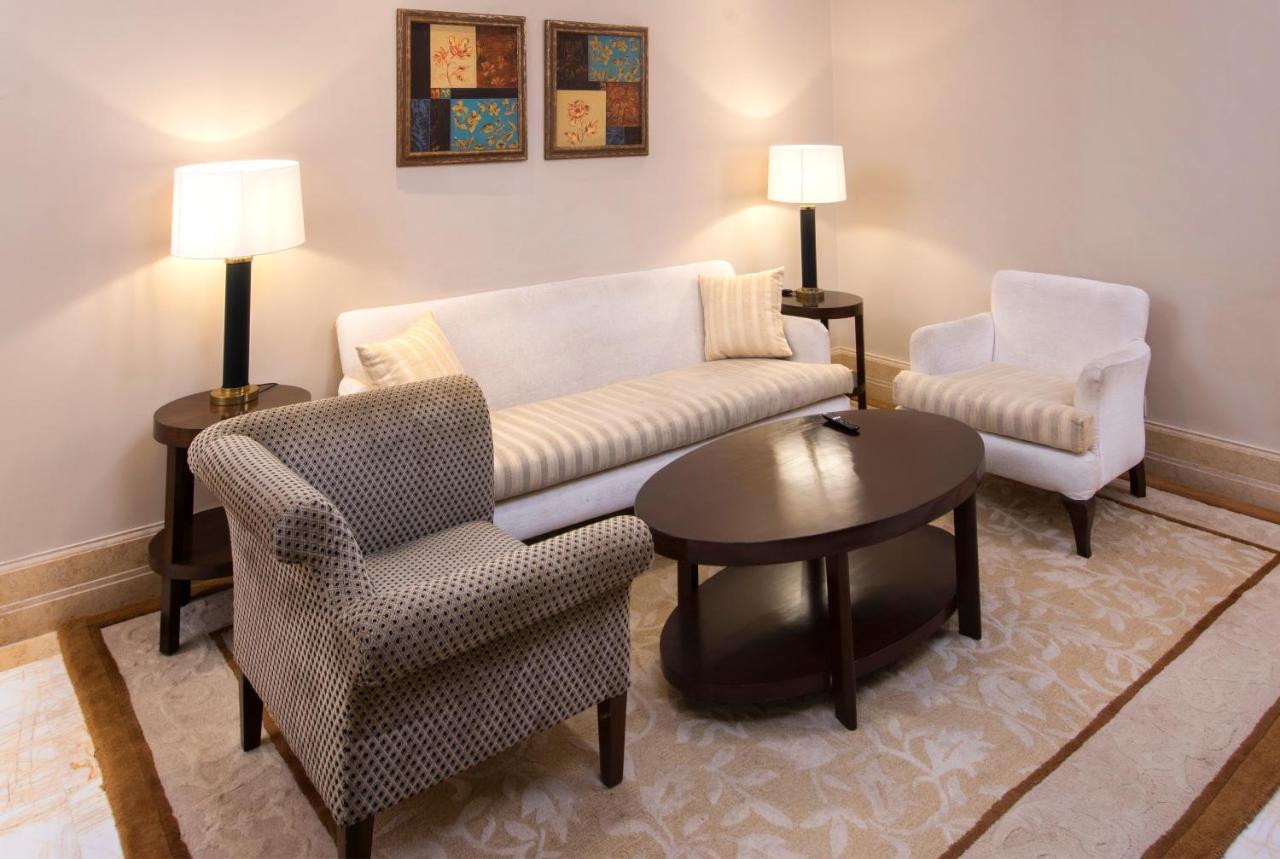 Hotel The Claridges Nowe Delhi Zewnętrze zdjęcie A living room