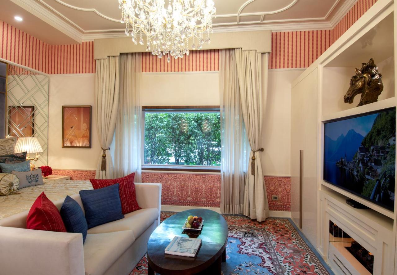 Hotel The Claridges Nowe Delhi Zewnętrze zdjęcie A living room at the Taj Mahal Palace