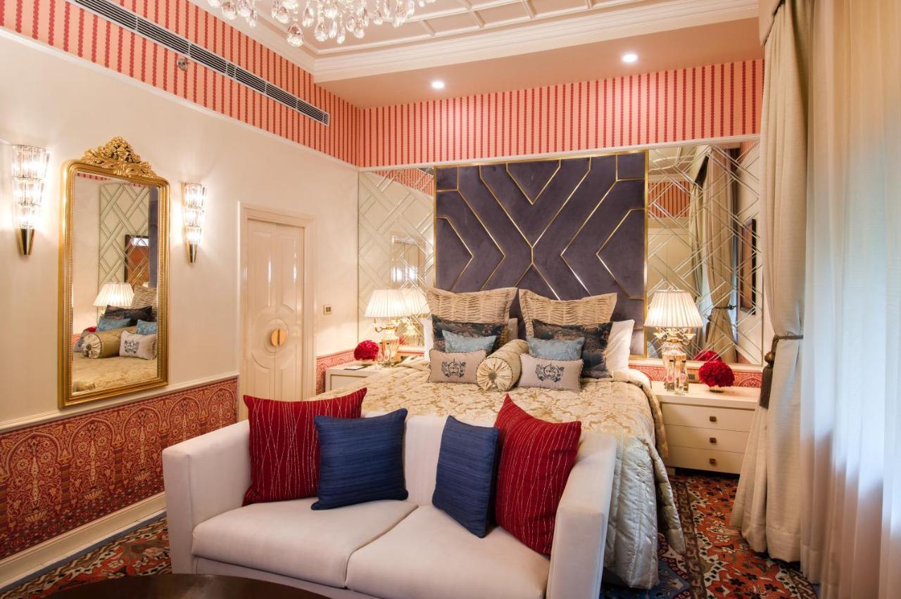 Hotel The Claridges Nowe Delhi Zewnętrze zdjęcie A bedroom at the Taj Mahal Palace