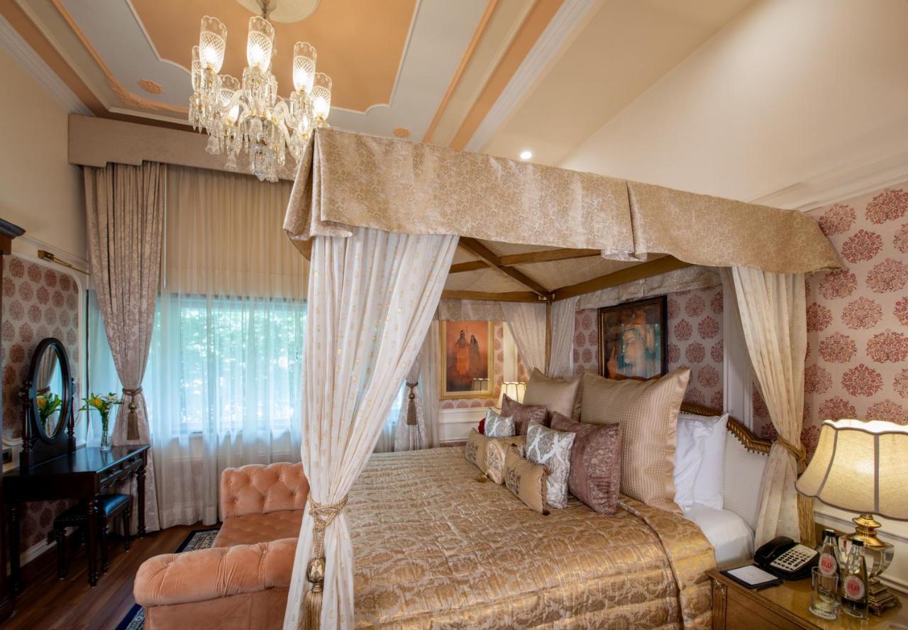 Hotel The Claridges Nowe Delhi Zewnętrze zdjęcie A bedroom at the Imperial Hotel