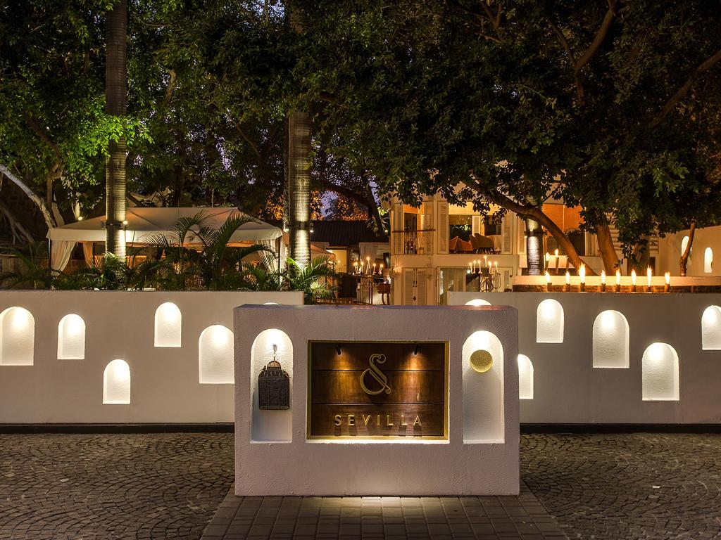Hotel The Claridges Nowe Delhi Zewnętrze zdjęcie The entrance of the restaurant