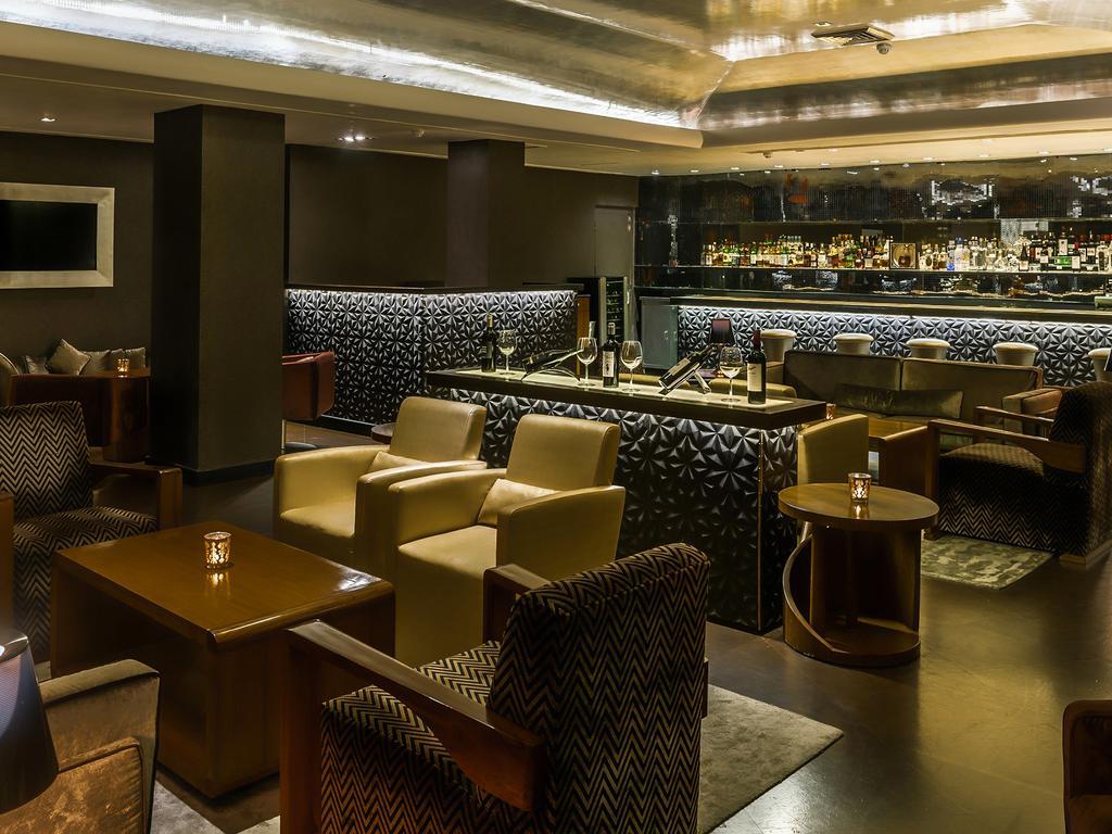 Hotel The Claridges Nowe Delhi Zewnętrze zdjęcie The bar at the Concourse Lounge
